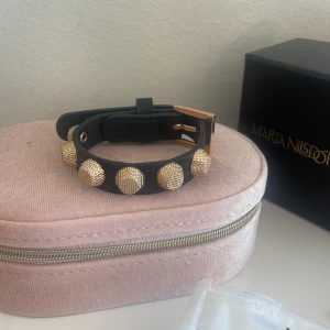 Armband  - Super fin, aldrig använd💕 guld nitar