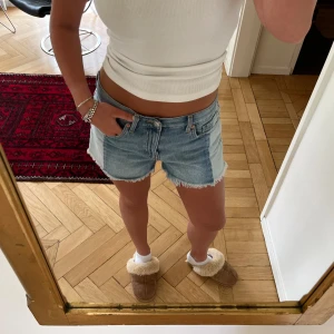 Jeans shorts - Lågmidjade jeans shorts från Mango.