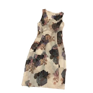 H&m klänning  - Jättefin klänning som tyvärr aldrig kom till användning!! Den är i perfekt skick och endast testad! Köptes på h&m och är storlek xs! Skriv om du tex vill ha bilder på eller annat 🤍