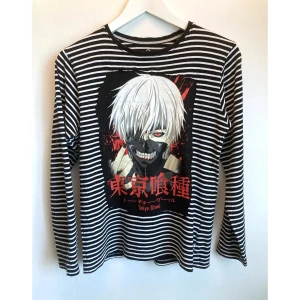 Tokyo Ghoul DIY långärmad randig tröja, 158/164, anime, manga, svart, vit, röd - Randig tröja med Tokyo Ghoul patch. Mått får ej plats - fråga gärna!