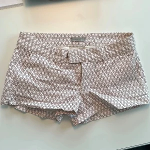 Hunkydory shorts - Säljer dessa lågmidjade shortsen från hunkydory ❤️ aldribg använda! Köpta för 1300kr