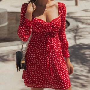 Adoore klänning - Skriv vid frågor, kan gå ner i pris vid snabbt köp