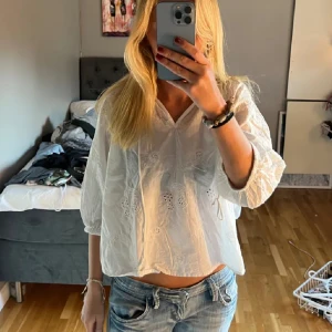 Blus - Supersöt blus med broderier😍💗