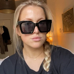 Solglasögon svarta - Nyskick! Helt oanvända💋