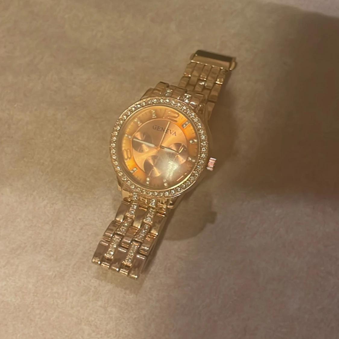 Roséguld märkesklocka från Geneva