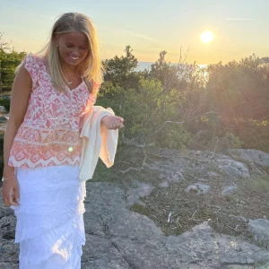 Sommartopp  - Så söt och fin nu till sommaren!! Den är som i nyskick