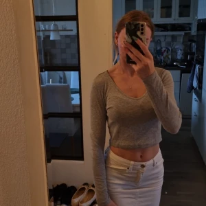 Långärmad top - Croppaf v ringad Nyskick - använda ca 1 gång