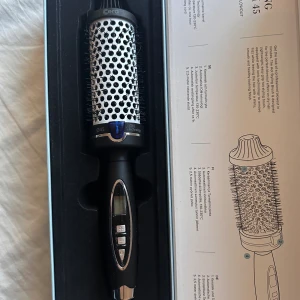 Cera hot styling brush 45 mm - Säljer nu min värmeborste. Använd fåtal gånger. 