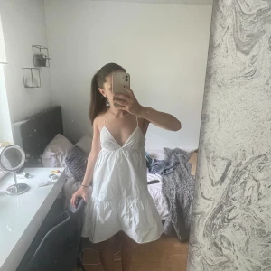 Sommarklänning - Använd en gång så i jättebra skick! Jättefin sommarklänning 💖