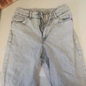 Grå jeans - Helt ny bara provat på. Jag vill inte ha den längre