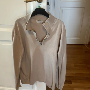 Skön hoodie  - Helt ny o mycket fin inför sommaten