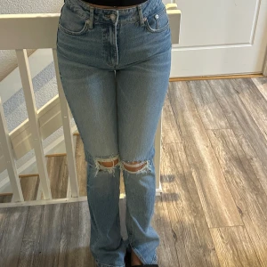 Raka jeans från Zara - Helt nya jeans, aldrig använda.