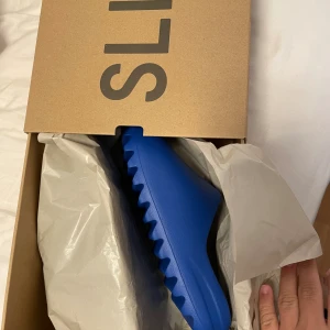 Yeezy slide azure - Helt nya storlek 44,5 samt 40,5 och 42 med kvitto