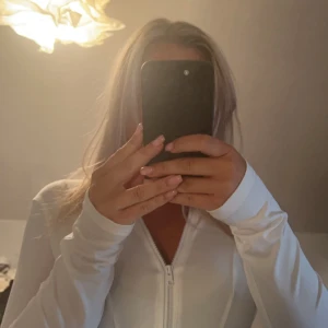 Träningsjacka shein - Helt ny , dessvärre för liten för mig .  Storlek xs så sitter tight 