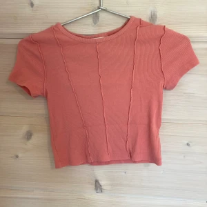 Gullig sommartopp - Barnstorlek  Mycket fint skick