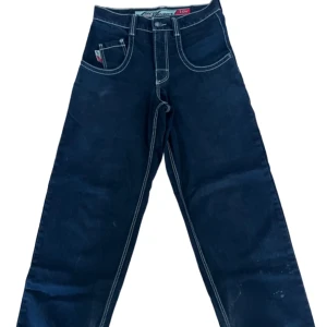 Svarta JNCO Jeans - Ett par baggy JNCO jeans med skater stil. Lite trasiga nere vid fötterna men annars helt perfekta.