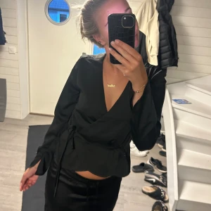 blus  - super fin blus från bikbok, använd 2 gånger.