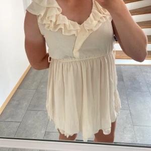 Klänning - Kort Volang klänning i bra skick