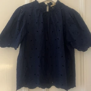 Sommartopp  - Bra skick. Mörkblå