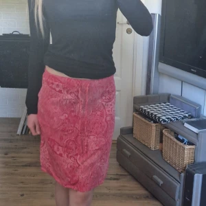 Mönstrad kjol - Mönstrad kjol lågmidjad och perfekt att ha till stranden💕