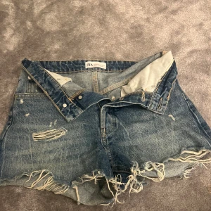 Jeans shorts  - Säljer dessa jätte fina shortsen ! Pris går att diskuteras!!