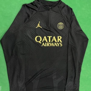 Psg dress  - Säljer min psg dress då den är för stor för mig. Storlek L 