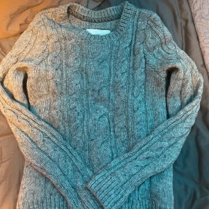 Abercrombie & Fitch - en mysig abercrombie & fitch tröja som inte kommer till användning ❤️ kontakta för tex bilder på och köparen står för frakten ❤️