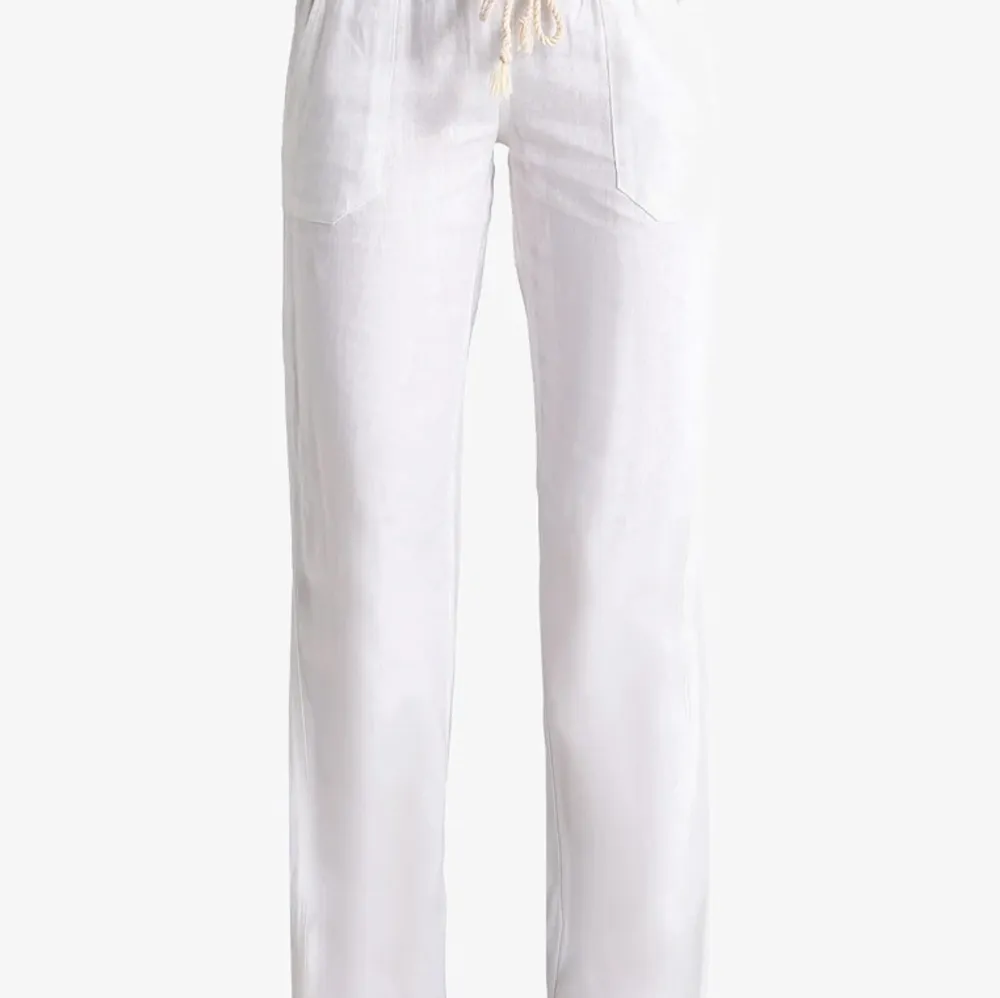 Byxorna är helt oanvända med lapp kvar Super fina till sommaren . Jeans & Byxor.