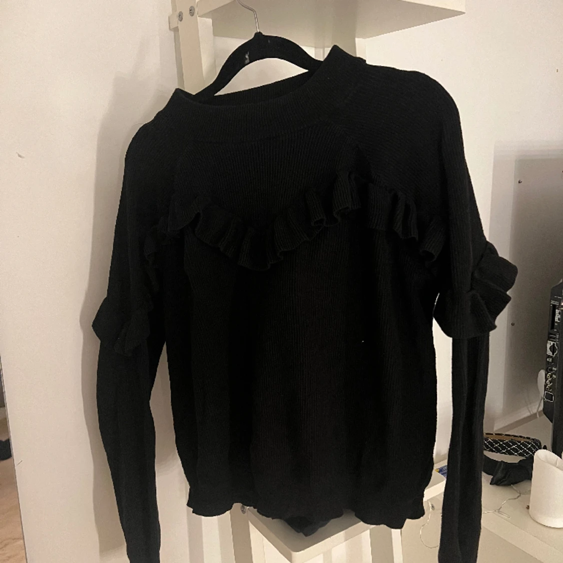 Två volang tröjor  - 91