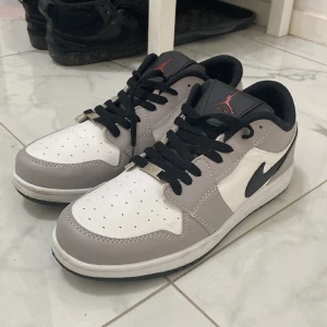 A kopia av ”air Jordan 1  low” -  oanvänd 