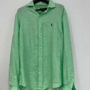 Ralph lauren skjorta - Säljer nu denna feta ralph lauren skjorta! Akicket är 9/10 då den är nästan oanvänd, nypris 1600! Skriv sp kan vi 