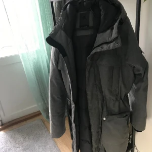 Jacka Everest  - Använd i gott skick grå Everest jacka 
