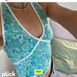 sommartopp - säljer denna superfina topp då den inte längre används. Köpt här på plick men aldrig använts så är i fint skick💞 första två bilderna är lånade 