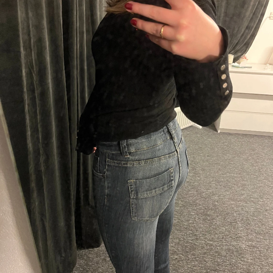 Mörkblå jeans