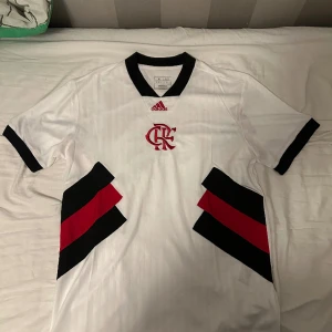 Flamenco tröja  - Flamenco tröja  Aldrig använd  Storlek M 249 kr 