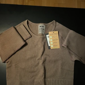 Aimn Top - Aldrig använd med prislappen kvar 