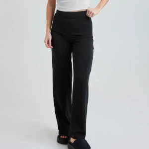 Byxor  - Säljer dessa byxor från bikbok jätte snygga o bekväma i stl xs❤️