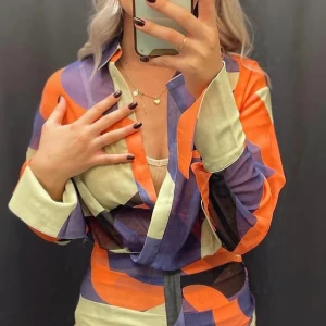 Kort klänning NAKD - STRL 32 Oanvänd   Jag är en 34-36. Passar inte mig mer. Från NAKD