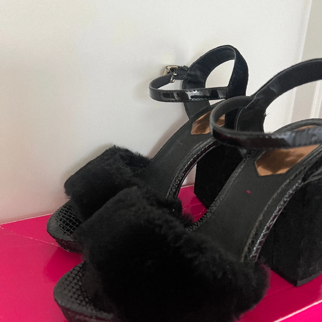 Päls/glitter klackar  - 90