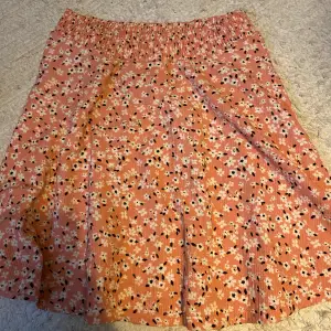 Jätte söt kjol från lager, använd en gång 