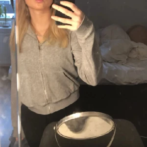 juicy sett - säljer mitt juicy sett, det är väl använda men i ett bra skick 