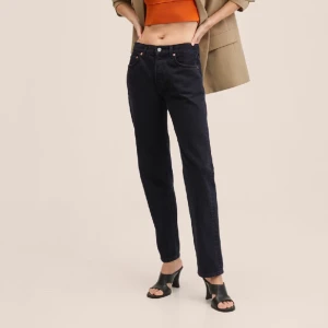 lågmidjade raka jeans <3 - helt nya lågmidjade raka jeans ifrån mango<3 säljer pågrund utav att de inte passade mig, därav även lånad bild! 💘 helt nya med prislappen kvar🪩 köptes för 420kr säljer för 100 exklusive frakt