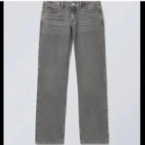 Jättesnygga lågmidjade jeans från Weekday i färgen comet gray. Storlek 26/30, nyskick💗
