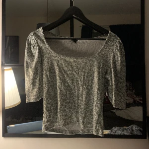 Gullig topp💙 - Gulli topp från Lindex🍀 bra skick storlek M. Säljer för 50kr + frakt ❤️