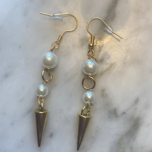 Fina örhängen 😍 - Fina nilkel fria örhängen 😍