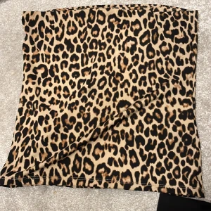 Topp utan band  - Nästintill oanvänd, inga tecken på slitage 💗  Utan band!