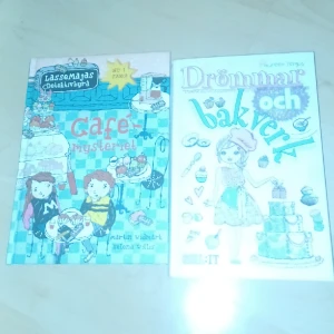 Två stycken böcker, - En bok heter drömmar  och bakverk och den andra boken heter  cafe- mysteriet.