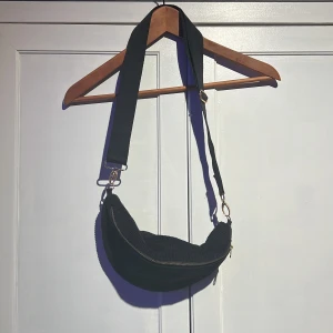 Svart magväska - Svart magväska från Svahncollection, bra skick, bra material