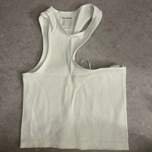 Topp - Topp från Bershka, knappt använd✨
