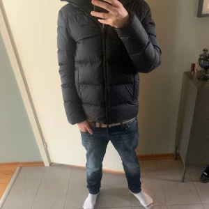 J.Lindeberg jacka - Säljer nu denna riktigt sköna o snygga vinterjackan från J.Lindeberg. Nypris på jackan är ca 4000, men mitt endast 1300. Hör gärna av er vid funderingar. Fler bilder  kan lösas. 